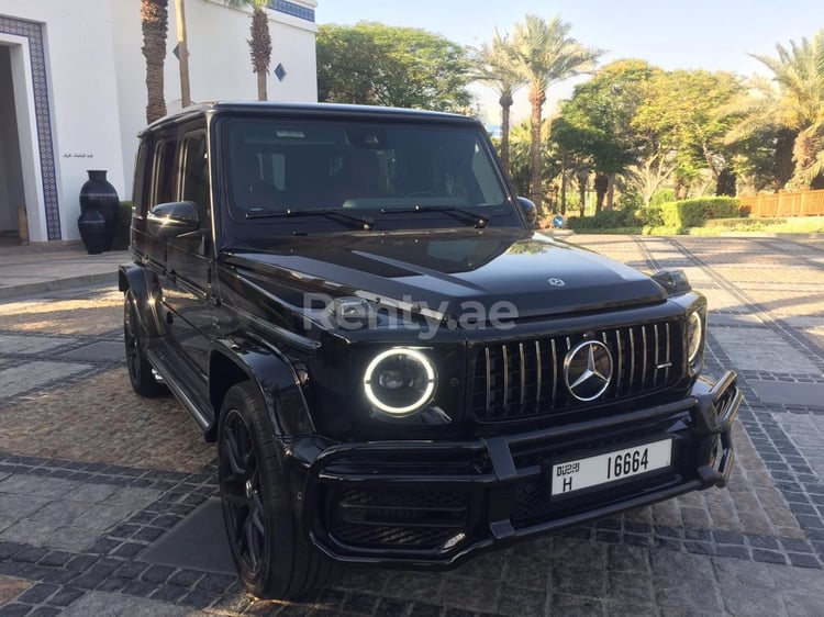 أسود Mercedes G 63 Night Package للإيجار في دبي 0