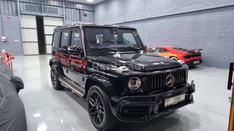 Negro Mercedes G class en alquiler en Dubai 2