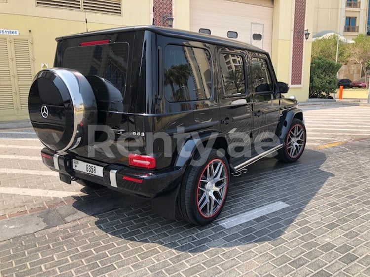 أسود Mercedes G class للإيجار في دبي 0