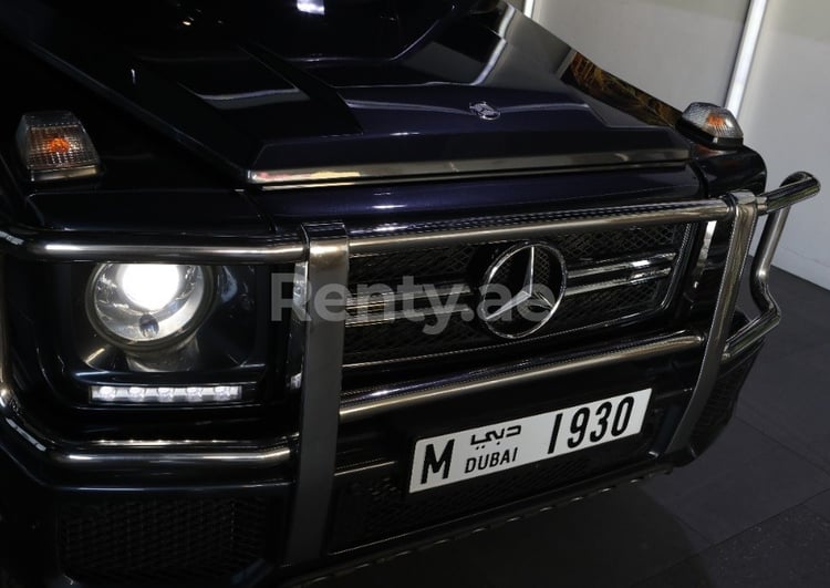 Negro Mercedes G63 en alquiler en Sharjah 3