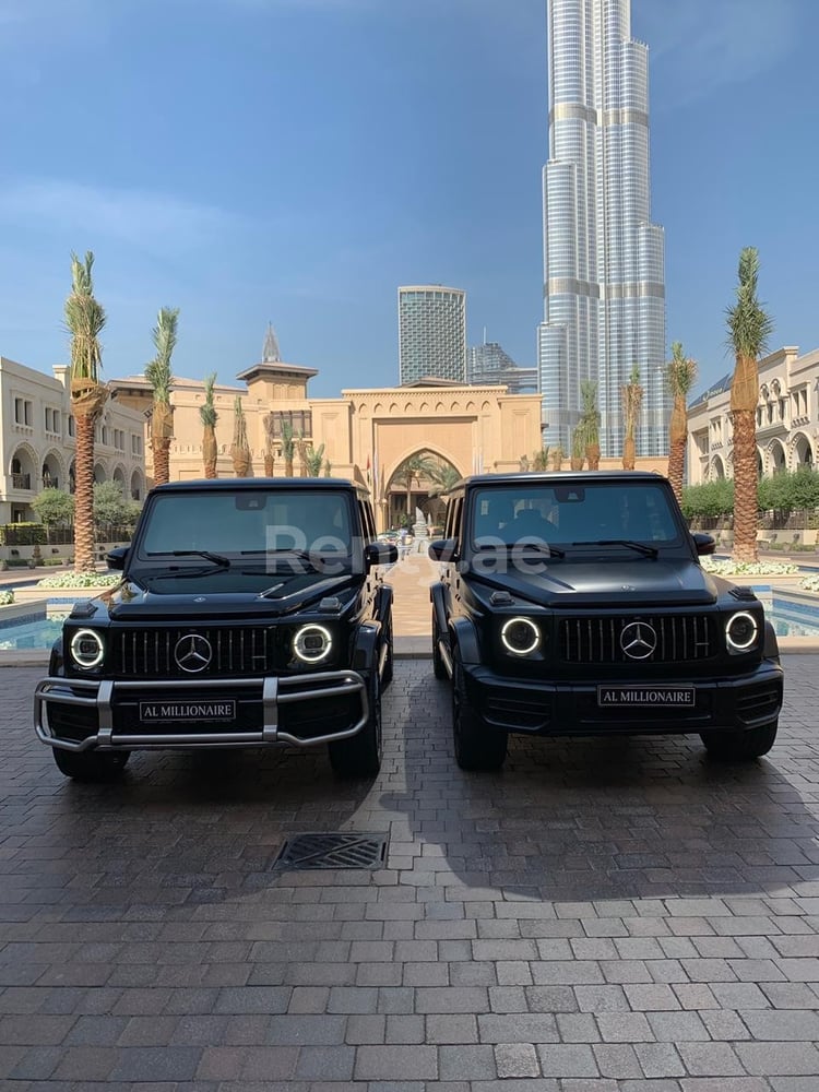 Negro Mercedes G63 en alquiler en Abu-Dhabi 1