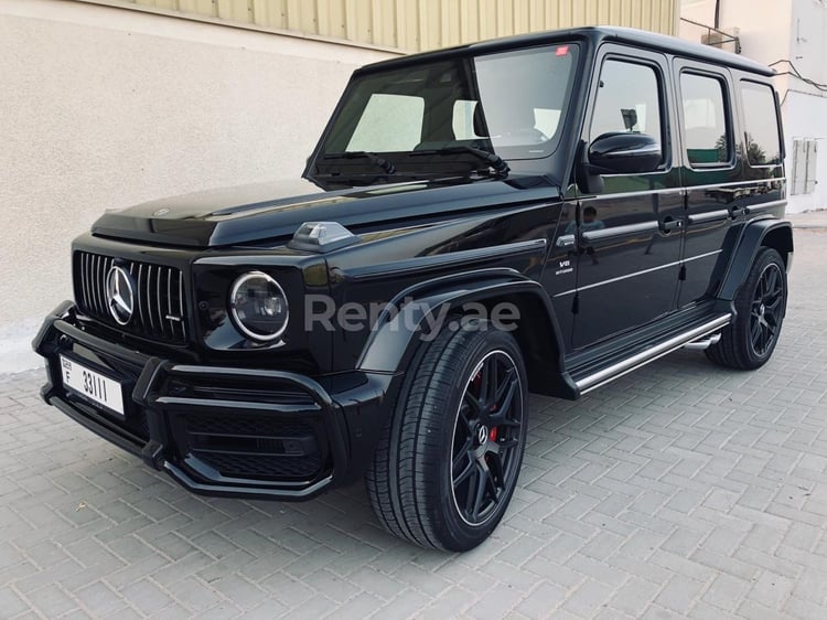 Negro Mercedes G63 AMG en alquiler en Dubai