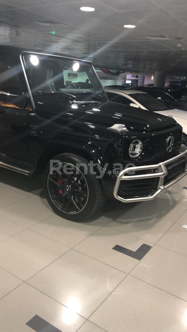 Blanco mercedes G63 en alquiler en Abu-Dhabi 3