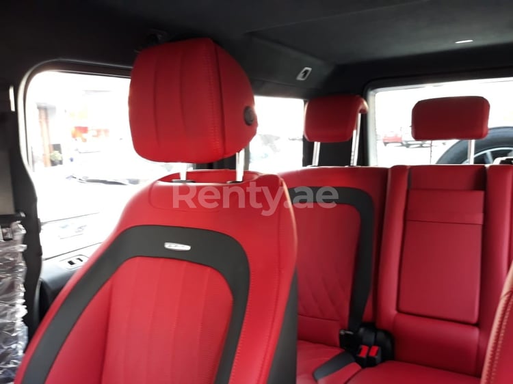 Белый mercedes G63 в аренду в Абу-Даби 8