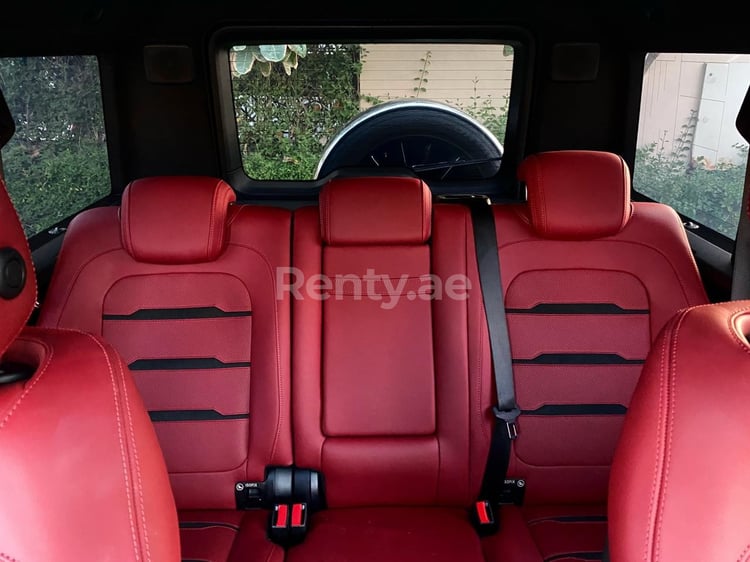 أسود Mercedes G63 للإيجار في دبي 5