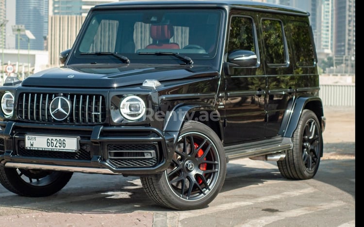 Schwarz Mercedes G63 zur Miete in Sharjah