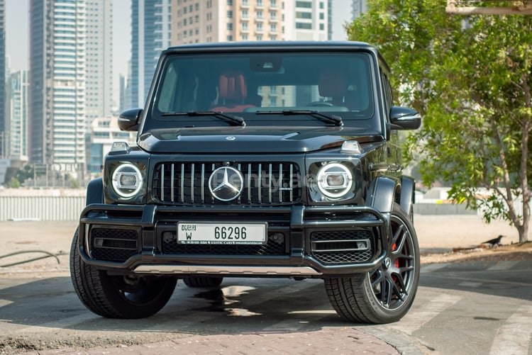 Noir Mercedes G63 en location à Abu-Dhabi 3