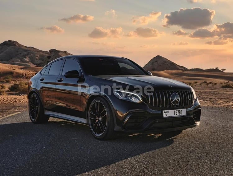 Negro Mercedes GLC-S en alquiler en Sharjah 0