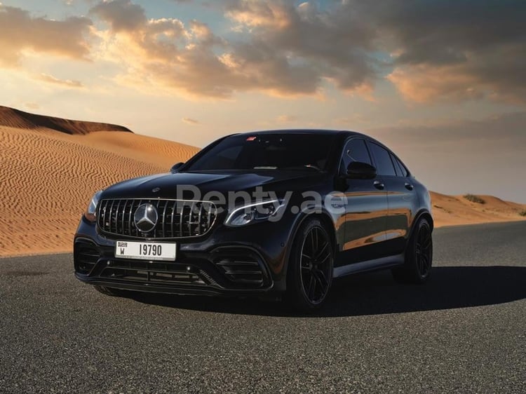 Noir Mercedes GLC-S en location à Sharjah 2