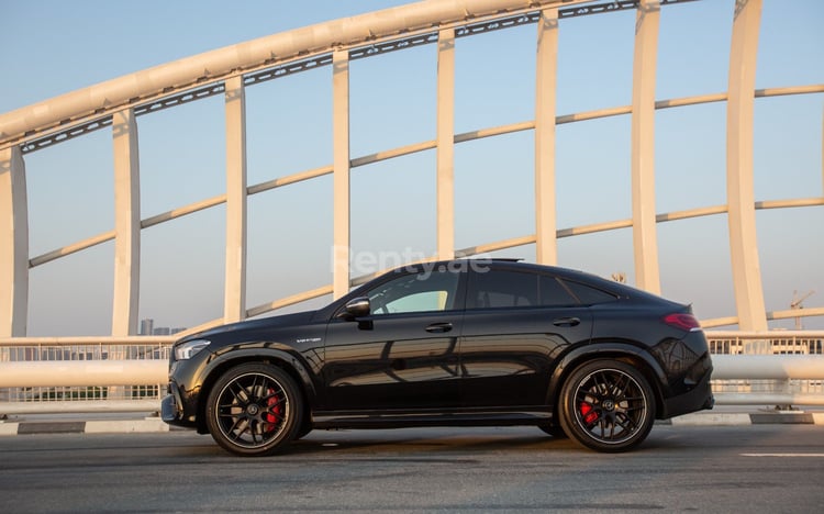 Schwarz Mercedes GLE 63s Coupe zur Miete in Sharjah 1