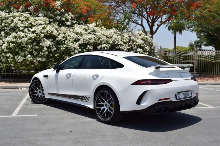 أبيض Mercedes GT 63 S 4MATIC للإيجار في دبي 3