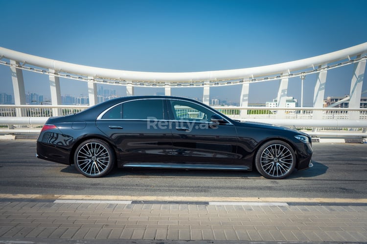 Black Mercedes S500 for rent in Sharjah 4