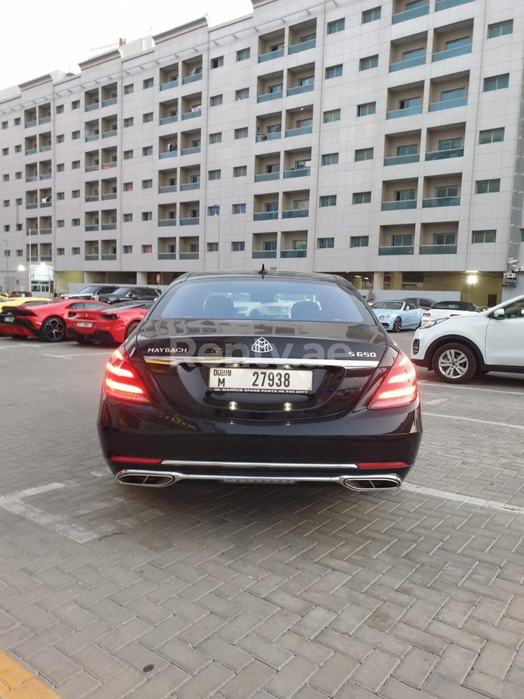 Negro Mercedes S Class S650 en alquiler en Dubai 1