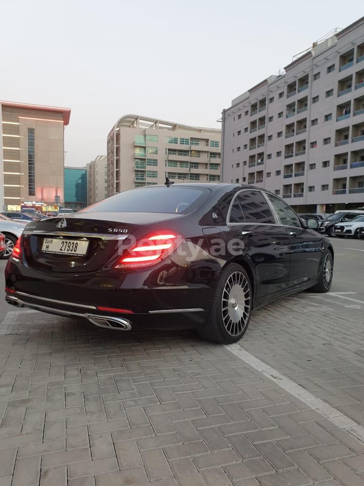 Negro Mercedes S Class S650 en alquiler en Dubai 4