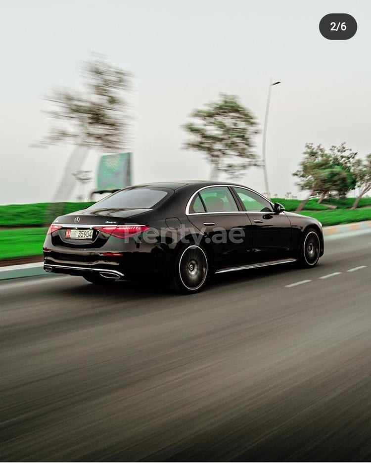 Black Mercedes S500 Class for rent in Dubai 0