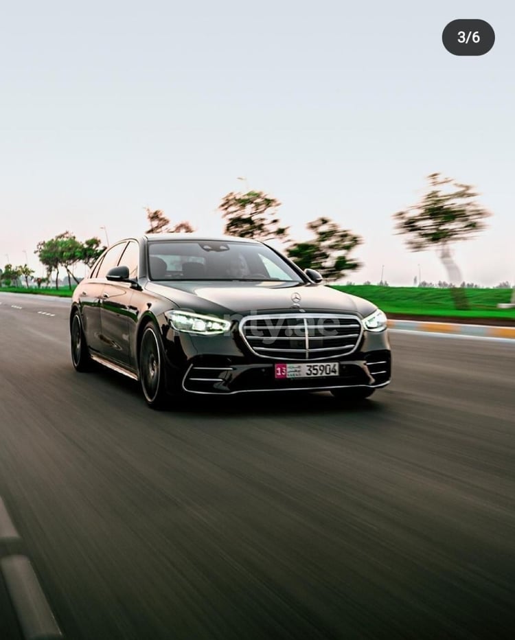 Black Mercedes S500 Class for rent in Abu-Dhabi 4