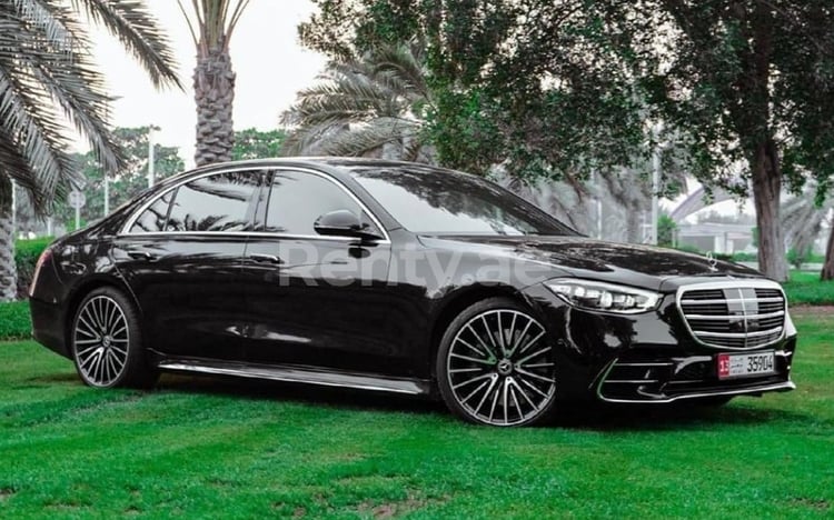 أسود Mercedes S500 Class للإيجار في أبو ظبي