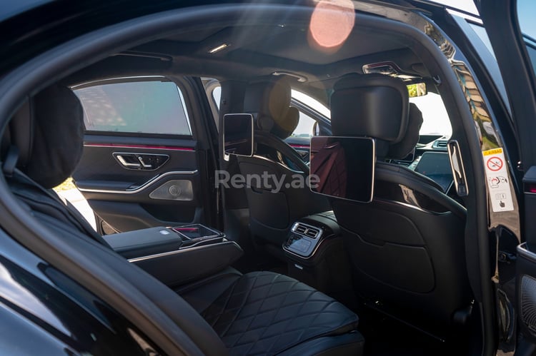 Black Mercedes S500 for rent in Sharjah 5