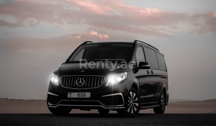 Schwarz Mercedes Vito VIP Maybach zur Miete in Dubai 2