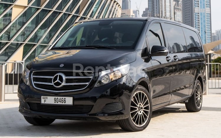 Черный Mercedes V Class в аренду в Абу-Даби