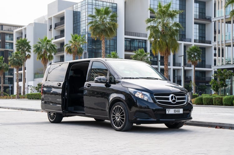 Черный Mercedes V Class в аренду в Абу-Даби 4