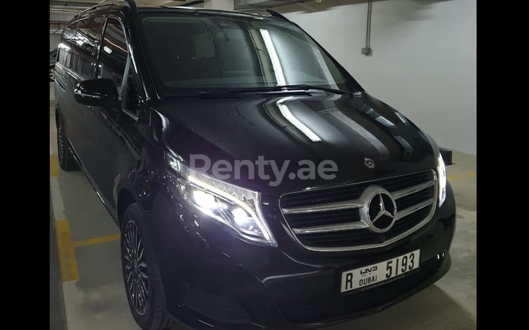 Black Mercedes V250 for rent in Abu-Dhabi