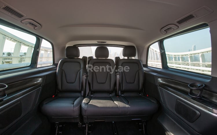 Black Mercedes V250 for rent in Abu-Dhabi 6