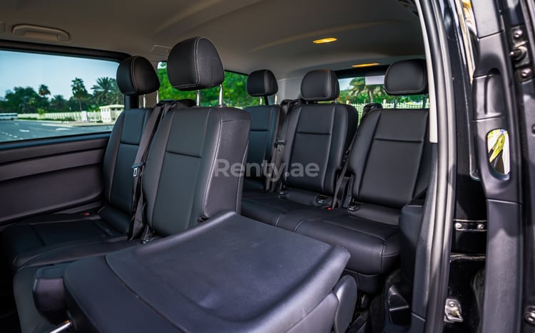 أسود Mercedes Vito  Class للإيجار في أبو ظبي 4