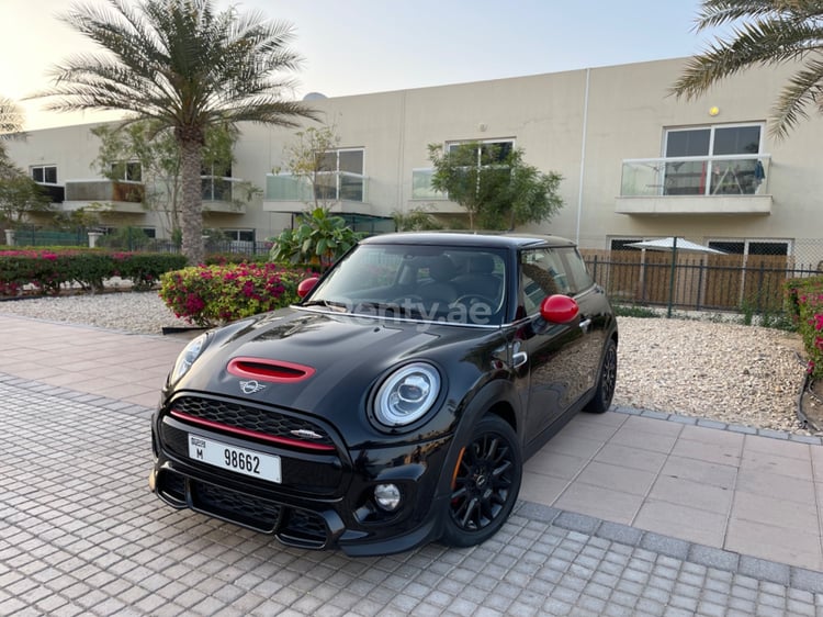 Schwarz Mini Cooper zur Miete in Dubai 2