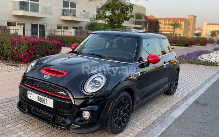 Schwarz Mini Cooper zur Miete in Dubai