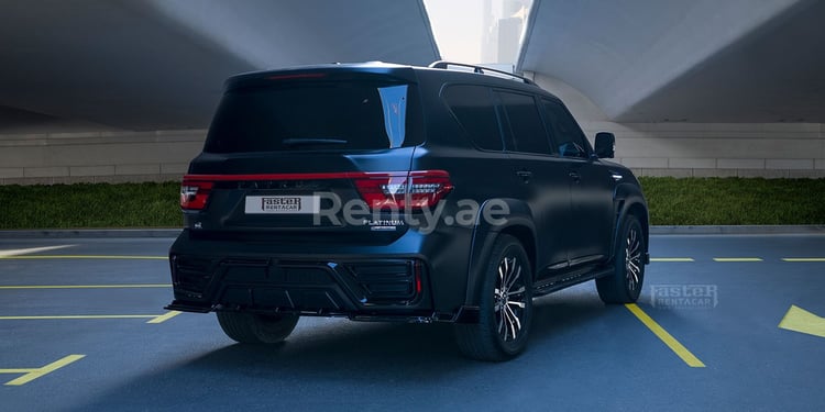 Schwarz Nissan Patrol Blackhowk zur Miete in Abu-Dhabi 2