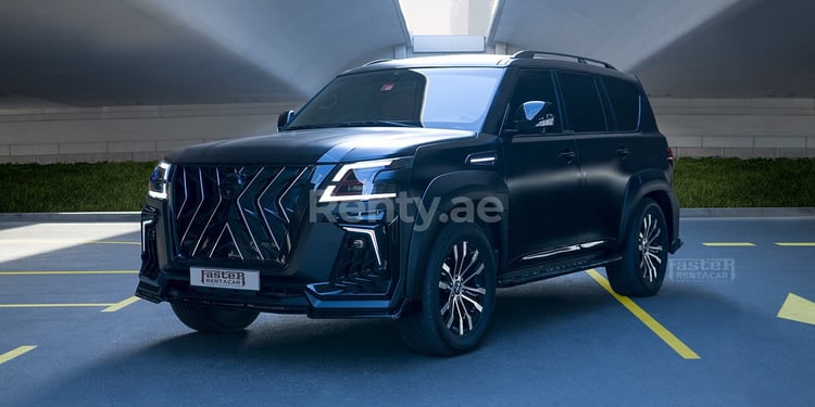 أسود Nissan Patrol Blackhowk للإيجار في أبو ظبي 3