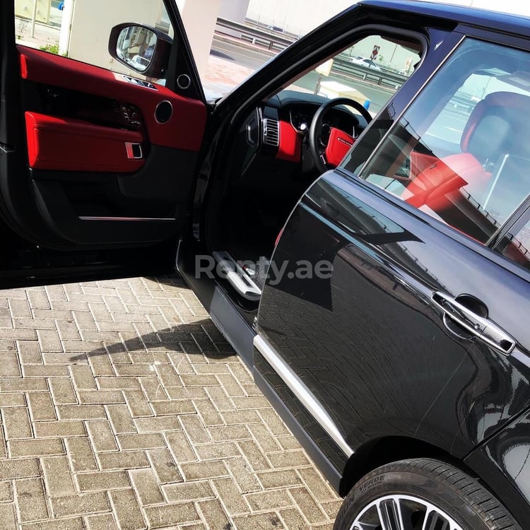 أسود Range Rover Vogue للإيجار في أبو ظبي 4