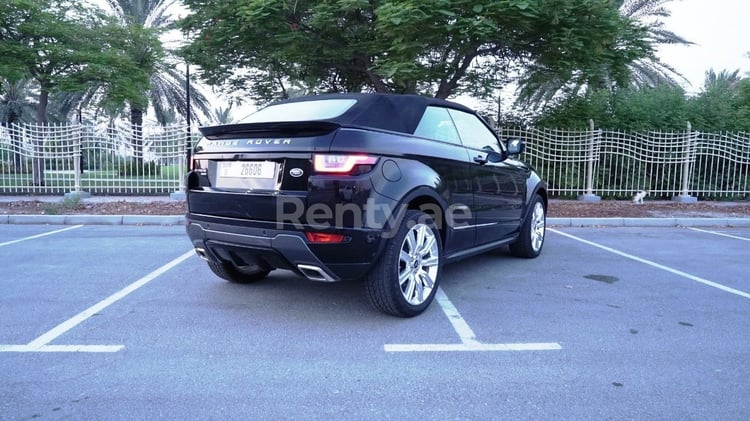 Schwarz Range Rover Evoque zur Miete in Sharjah 0