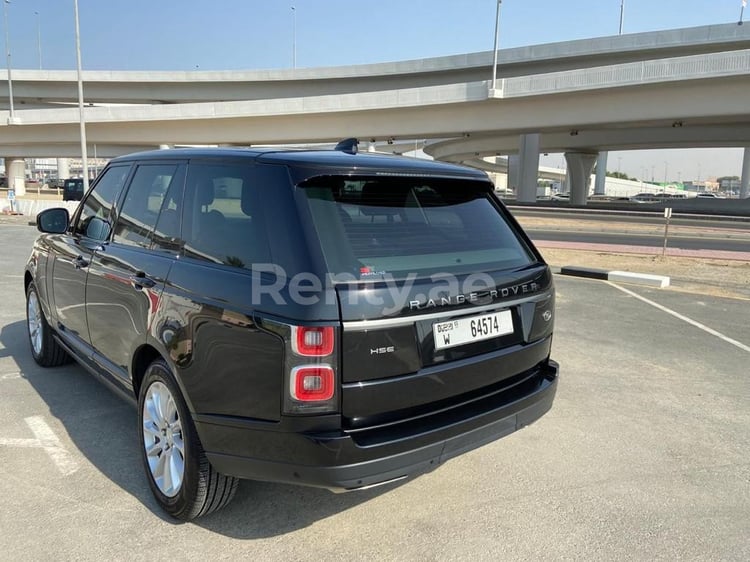 Black Range Rover Vogue HSE for rent in Abu-Dhabi 6