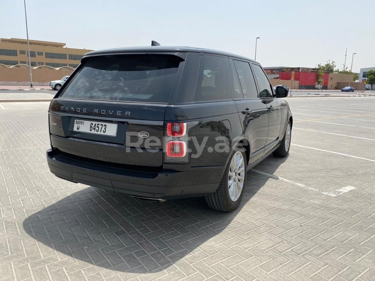 Negro Range Rover Vogue HSE en alquiler en Abu-Dhabi 9