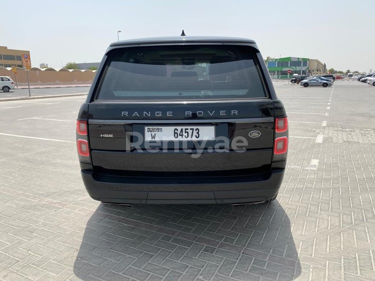 Negro Range Rover Vogue HSE en alquiler en Abu-Dhabi 10