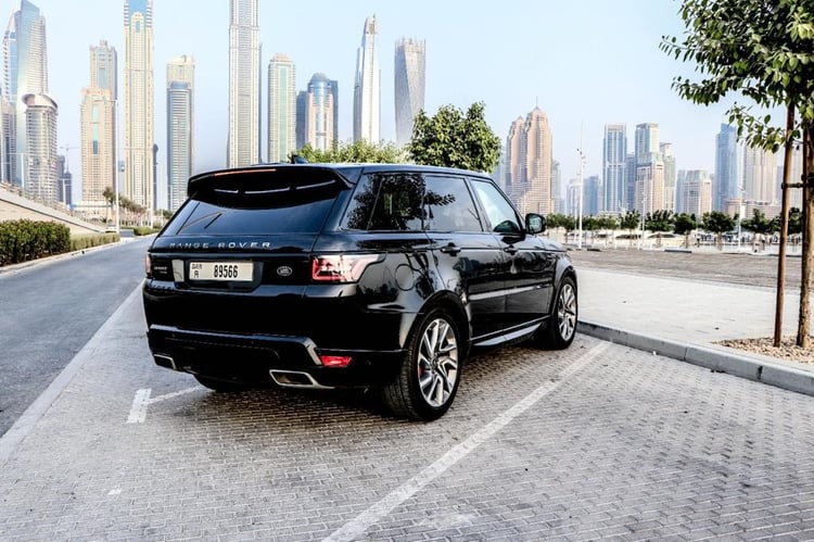 在迪拜租赁黑色 Range Rover Sport Supercharged V8 2