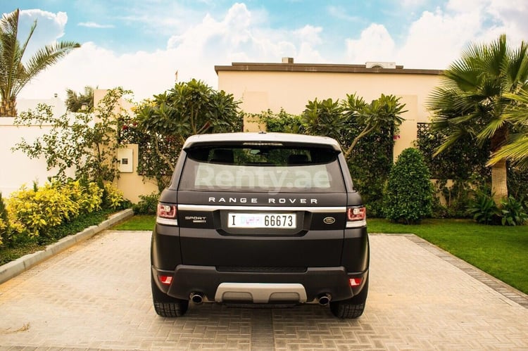 Schwarz Range Rover Sport zur Miete in Dubai 0