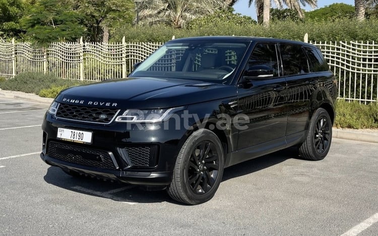 أسود Range Rover Sport للإيجار في دبي