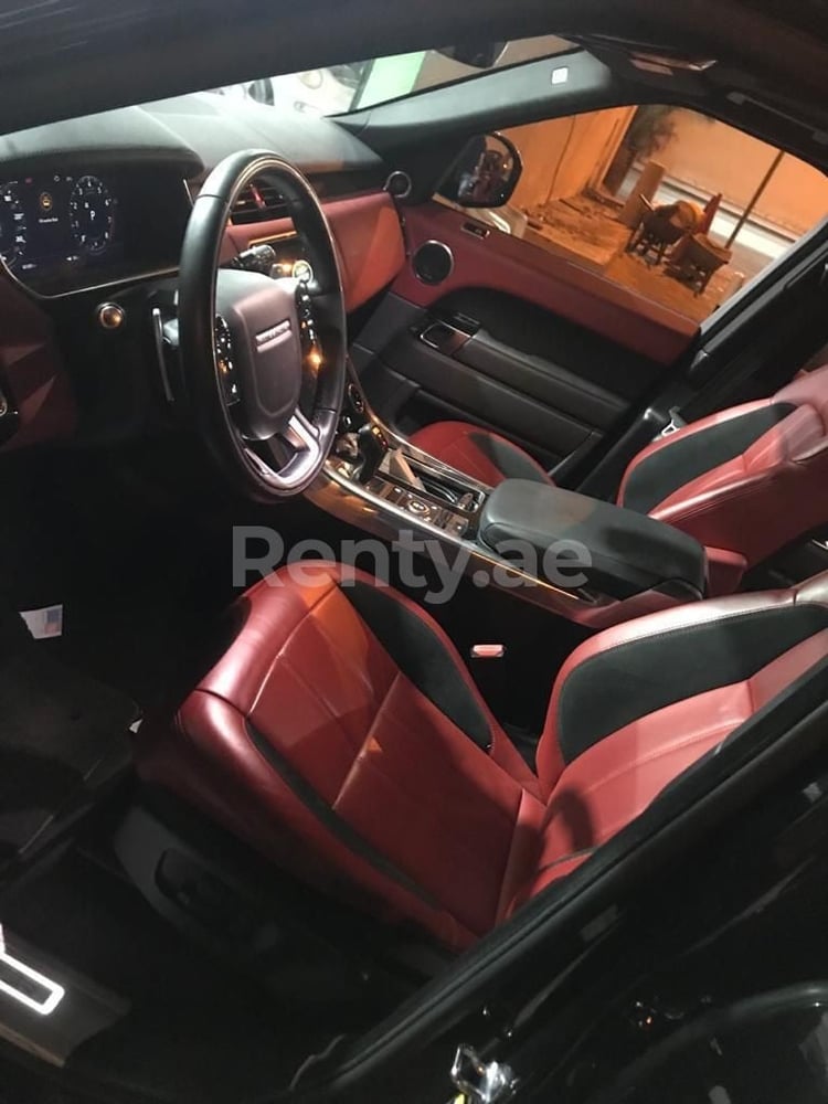 Schwarz Range Rover Sport zur Miete in Dubai 0