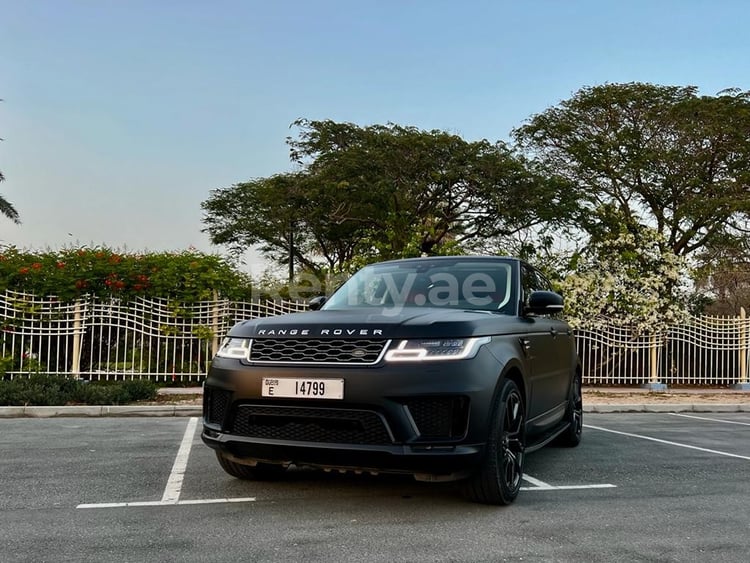 Schwarz Range Rover Sport Dynamic zur Miete in Dubai 6