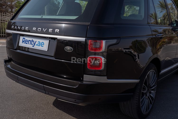 Schwarz Range Rover Vogue Autobiography Fully Loaded zur Miete in Abu-Dhabi 5