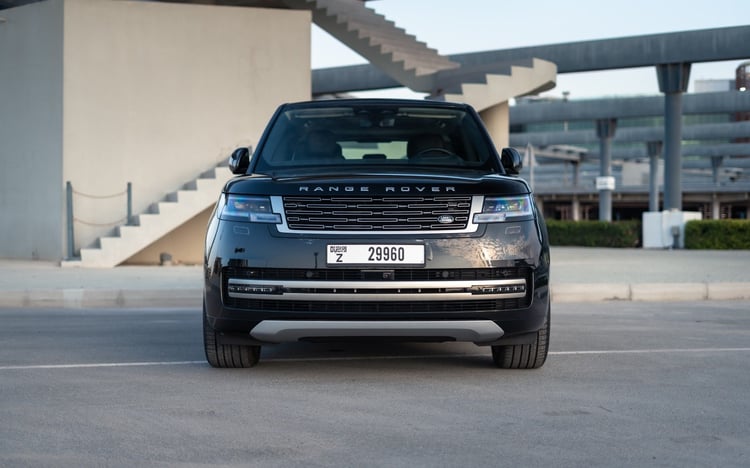 Schwarz Range Rover Vogue HSE zur Miete in Sharjah 1