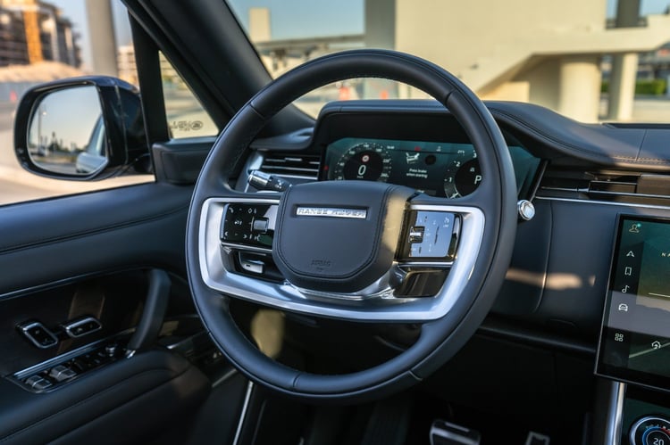 Negro Range Rover Vogue HSE en alquiler en Abu-Dhabi 5