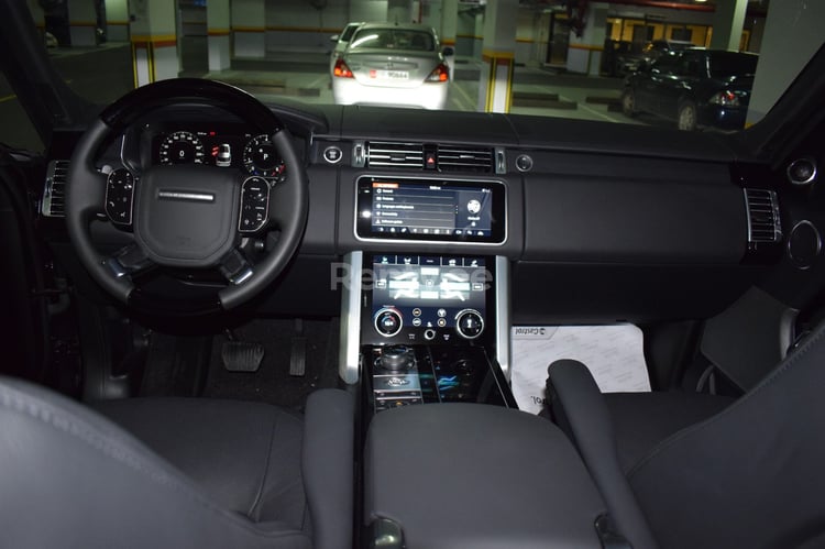 أسود Range Rover Vogue SuperCharged للإيجار في أبو ظبي 3