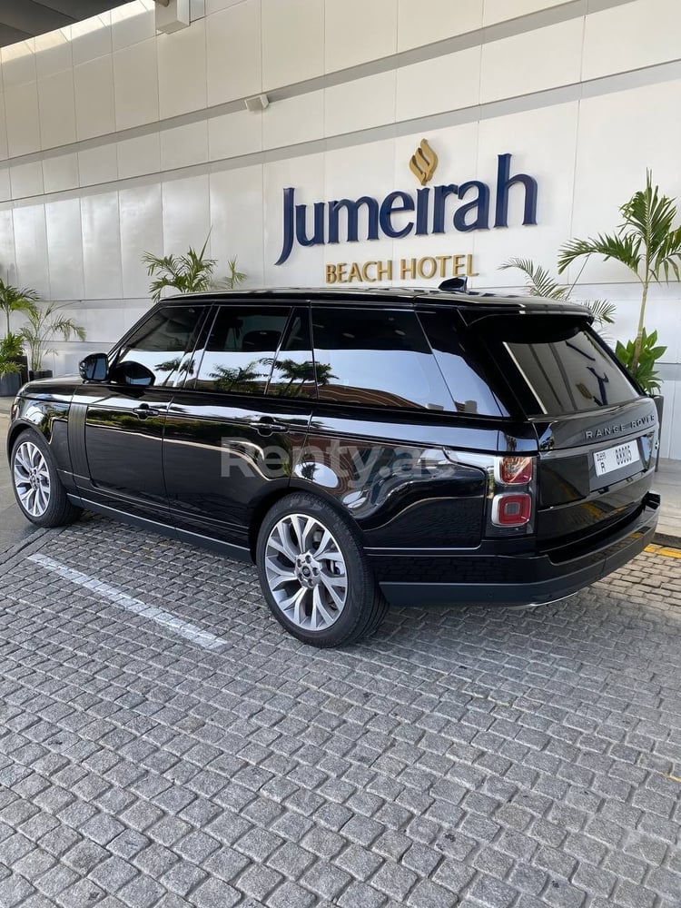 Schwarz Range Rover Vogue V6 zur Miete in Dubai 2