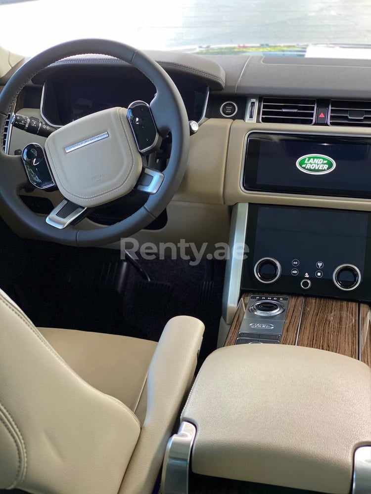 Black Range Rover Vogue V6 for rent in Dubai 4