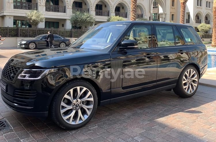 Black Range Rover Vogue for rent in Dubai