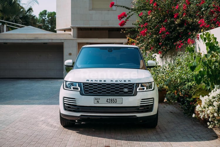 Schwarz Range Rover Vogue zur Miete in Dubai 8